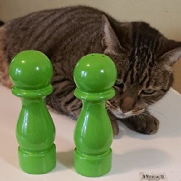 Loud Vtg 70s Lime Green S&P Shakers - Picture 2 of 6